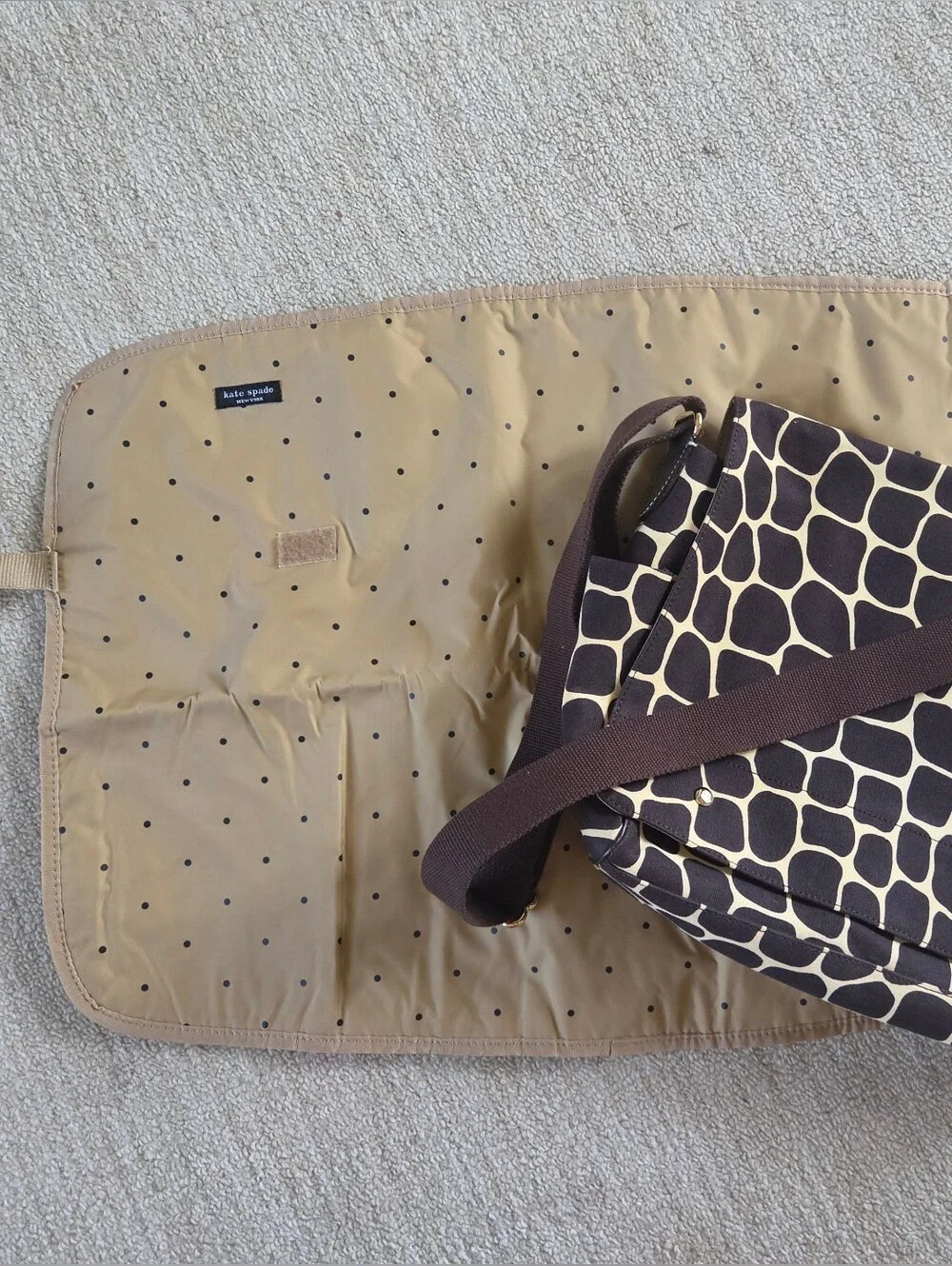 Kate Spade Giraffe Messanger Diaper Bag with Changing Pad - New Without Tags